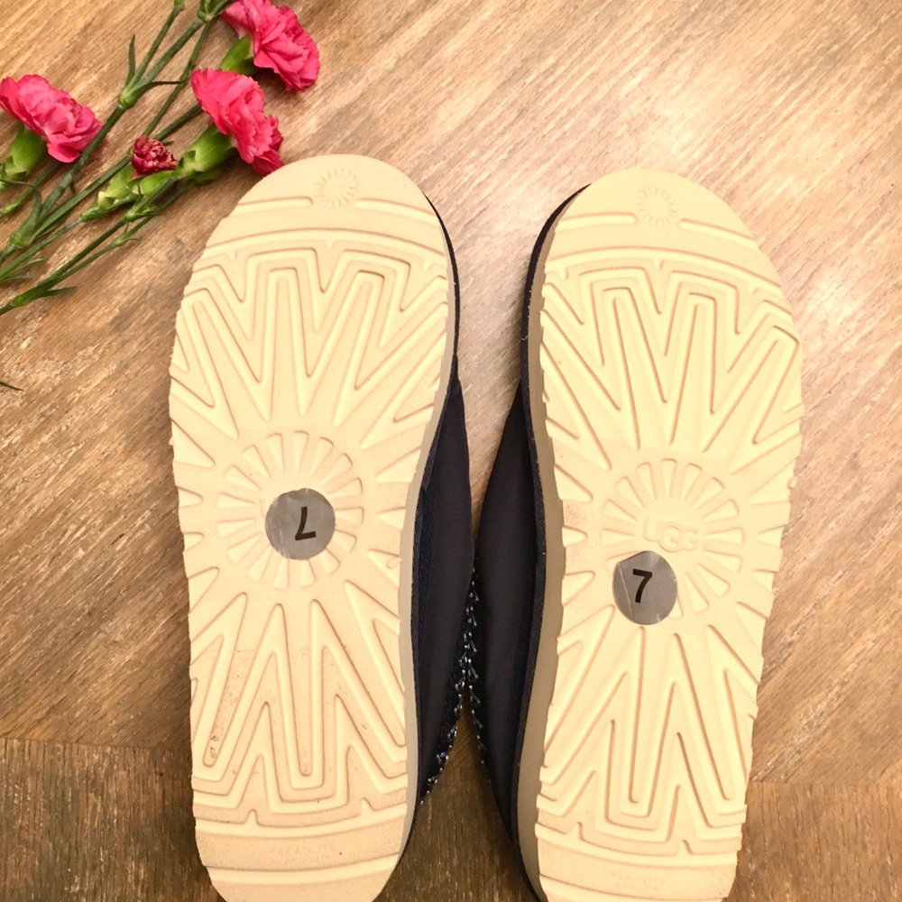 🤍Ugg Shoes - Waterproof Tasmanian Slip-on’s🤍 - Picture 5 of 5